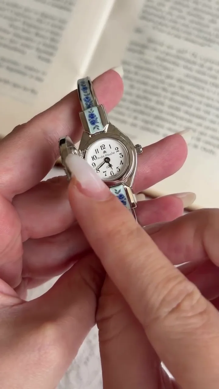 Vintage Floral Elegance Mini Bracelet
